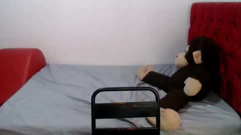 kitty_squirt28 online show from February 27, 2026, 9:37 pm