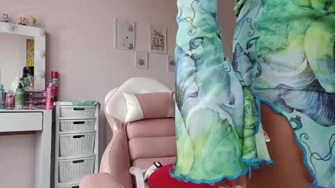 Snapshot of kitty_van chatting on September 12, 2025, 3:01 pm kitty_van online show from September 12, 2025, 3:01 pm