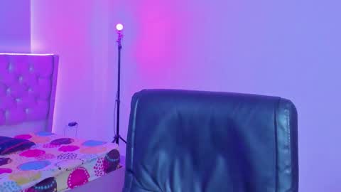 kitty_violet11 online show from February 21, 2026, 9:38 pm