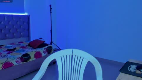 kitty_violet11 online show from April 1, 2026, 9:45 pm