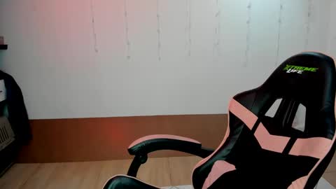 violet online show from January 5, 2025, 5:51 am