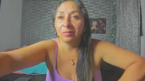 Snapshot of kitty_violet_ chatting on May 4, 2026, 5:03 am violet online show from May 4, 2026, 5:03 am