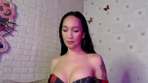Katarena Latsveya online show from May 3, 2026, 4:57 pm