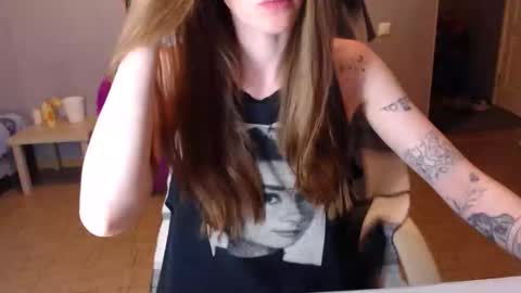 Snapshot of kittylovemoon chatting on May 27, 2026, 7:22 pm KittyloveMoon online show from May 27, 2026, 7:22 pm