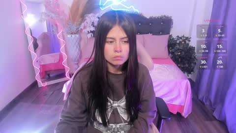 Snapshot of kittystart_tay chatting on December 19, 2024, 7:29 pm Kitty online show from December 19, 2024, 7:29 pm