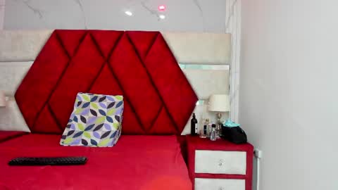 Snapshot of kity_spiderr chatting on June 30, 2026, 12:06 pm Luisa y Jairo online show from June 30, 2026, 12:06 pm