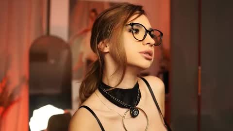 Erika online show from March 4, 2026, 8:04 pm