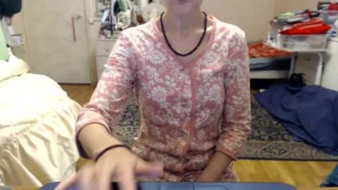 KiuminBerry online show from October 20, 2025, 10:38 am