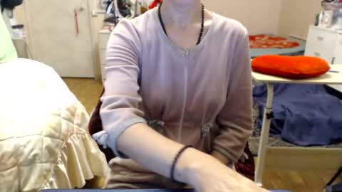 KiuminBerry online show from November 4, 2025, 3:22 pm