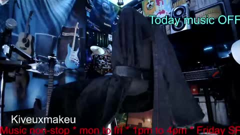 kiveuxmakeu online show from April 16, 2026, 5:58 pm