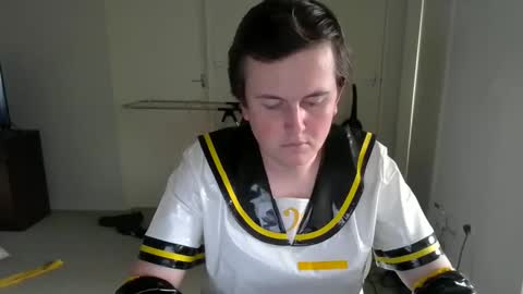 kiwi_twink21 online show from October 11, 2025, 3:06 am