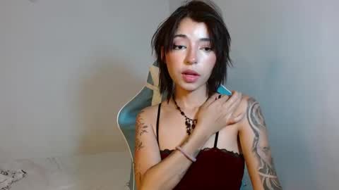 kiyu online show from December 4, 2024, 2:42 am