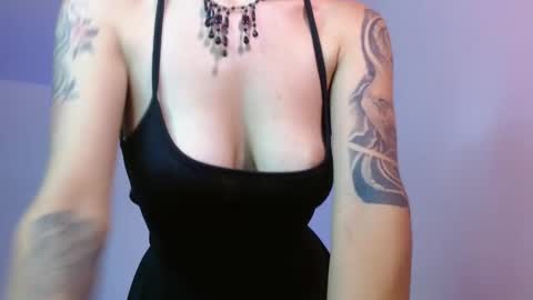 kiyu online show from December 6, 2024, 1:51 am