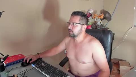 Klarck  online show from October 12, 2025, 8:41 pm