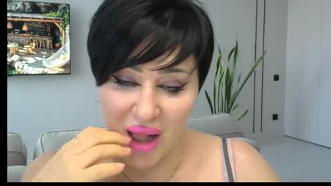 kleo901854860422 online show from May 3, 2026, 3:18 pm
