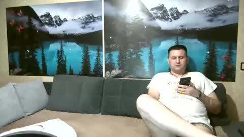 Kleosnow online show from September 11, 2025, 3:56 pm