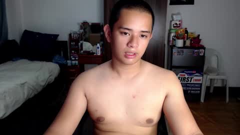 Snapshot of klerky_ chatting on November 17, 2025, 2:12 pm KLERK online show from November 17, 2025, 2:12 pm