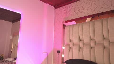   online show from November 21, 2025, 8:29 pm