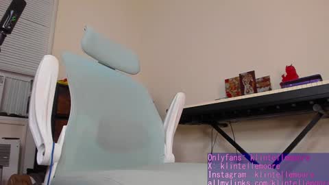 Klintelle Moore online show from December 24, 2024, 1:27 am