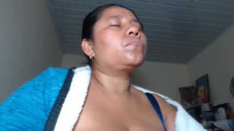 Kloe online show from October 12, 2025, 8:35 am