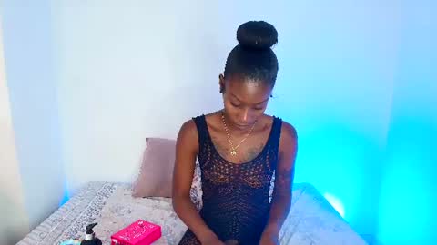 Snapshot of kloee_12 chatting on August 4, 2026, 12:30 pm K L O E online show from August 4, 2026, 12:30 pm