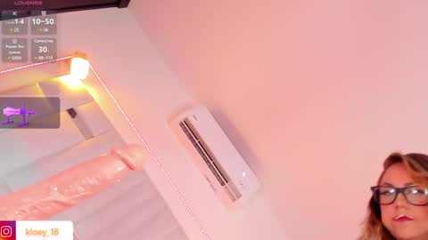 Snapshot of kloey_hoot chatting on December 12, 2024, 11:47 pm Kloey online show from December 12, 2024, 11:47 pm