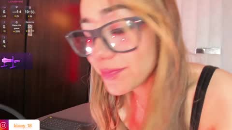 Snapshot of kloey_hoot chatting on December 15, 2024, 12:17 pm Kloey online show from December 15, 2024, 12:17 pm