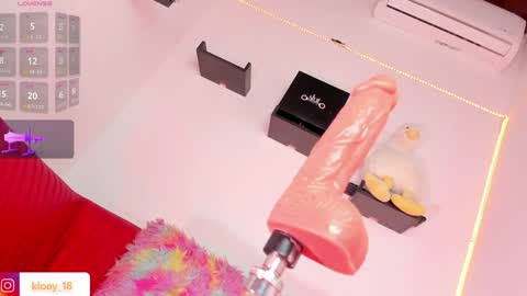 Snapshot of kloey_hoot chatting on January 11, 2025, 12:22 am Kloey online show from January 11, 2025, 12:22 am