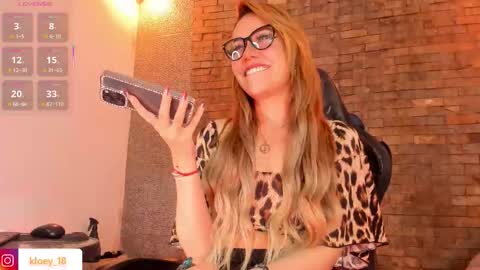 Snapshot of kloey_hoot chatting on October 10, 2025, 4:11 am Kloey online show from October 10, 2025, 4:11 am