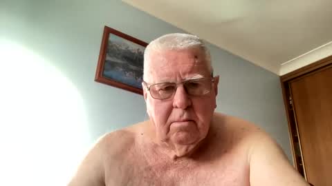 Snapshot of knights2001 chatting on January 6, 2025, 8:28 pm Aussiedude online show from January 6, 2025, 8:28 pm
