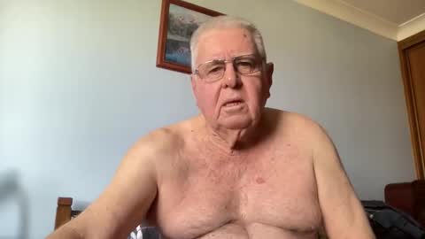 Snapshot of knights2001 chatting on September 17, 2025, 2:02 am Aussiedude online show from September 17, 2025, 2:02 am