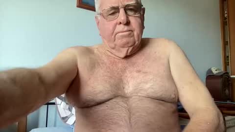 Snapshot of knights2001 chatting on October 2, 2025, 10:06 pm Aussiedude online show from October 2, 2025, 10:06 pm