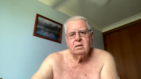 Snapshot of knights2001 chatting on December 22, 2025, 4:31 am Aussiedude online show from December 22, 2025, 4:31 am