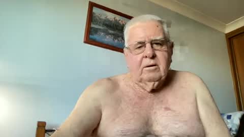 Snapshot of knights2001 chatting on June 22, 2026, 5:37 am Aussiedude online show from June 22, 2026, 5:37 am