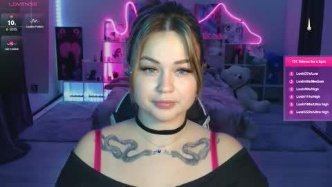 Mia online show from November 6, 2025, 1:23 pm