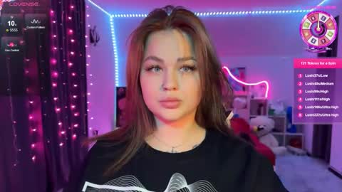 Mia online show from December 5, 2025, 11:30 am