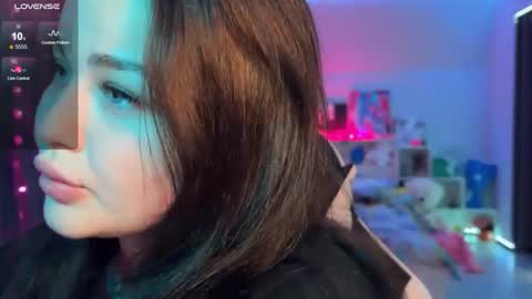 Mia online show from January 7, 2026, 12:18 pm