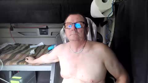 Snapshot of komputer123456789 chatting on May 29, 2026, 12:25 pm Bogdan online show from May 29, 2026, 12:25 pm