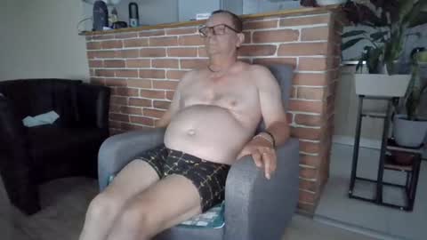 Snapshot of komputer123456789 chatting on July 21, 2026, 6:54 pm Bogdan online show from July 21, 2026, 6:54 pm
