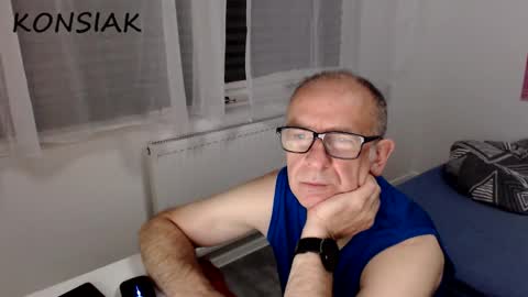Snapshot of konsiak chatting on September 17, 2025, 6:20 pm Komsiak online show from September 17, 2025, 6:20 pm