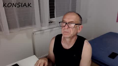 Snapshot of konsiak chatting on September 19, 2025, 8:09 pm Komsiak online show from September 19, 2025, 8:09 pm