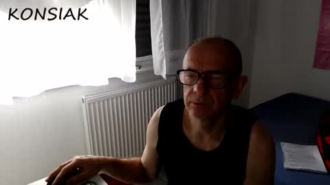 Snapshot of konsiak chatting on October 12, 2025, 8:13 am Komsiak online show from October 12, 2025, 8:13 am