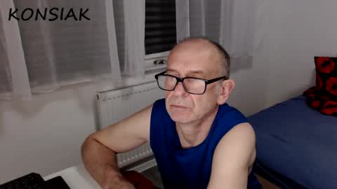 Snapshot of konsiak chatting on October 19, 2025, 7:36 pm Komsiak online show from October 19, 2025, 7:36 pm