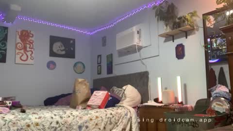 kreamyk420 online show from December 23, 2025, 7:17 am