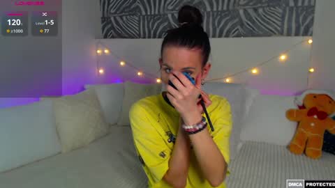 Snapshot of kris_167 chatting on February 5, 2025, 9:07 pm Kris online show from February 5, 2025, 9:07 pm