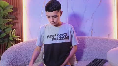 criss online show from November 27, 2025, 7:49 pm