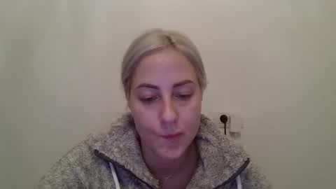 Snapshot of kriss_grace chatting on October 25, 2025, 5:40 pm Grace online show from October 25, 2025, 5:40 pm