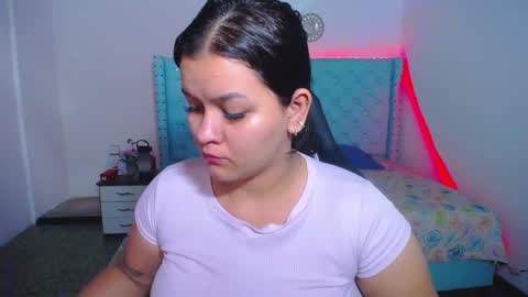 kriss_sweetboobs online show from January 5, 2025, 12:31 pm