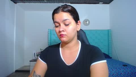 kriss_sweetboobs online show from January 9, 2025, 1:02 pm