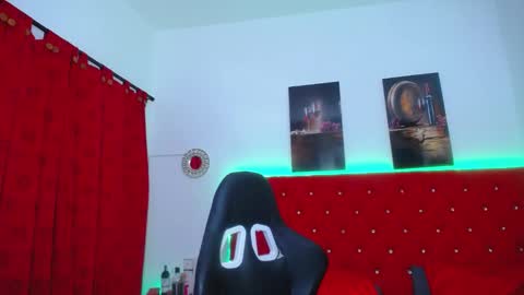 Snapshot of kriss_sweetboobs chatting on January 29, 2025, 12:13 pm kriss_sweetboobs online show from January 29, 2025, 12:13 pm